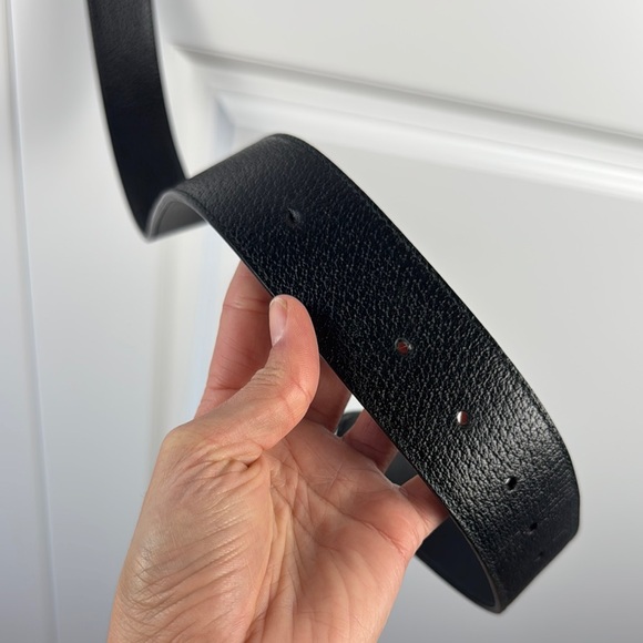 Gucci Black Leather Belt with Gold GG Buckle - Picture 3 of 4